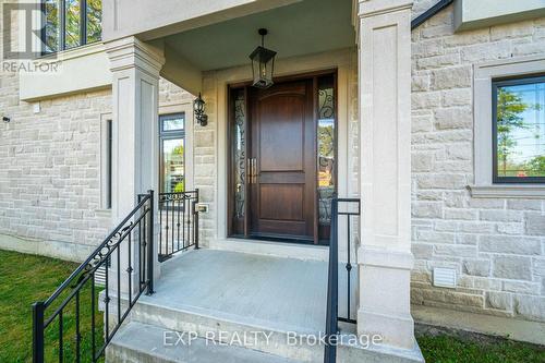 1 Battersea Crescent, Toronto, ON - Outdoor