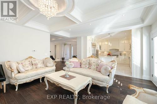 1 Battersea Crescent, Toronto, ON - Indoor Photo Showing Living Room