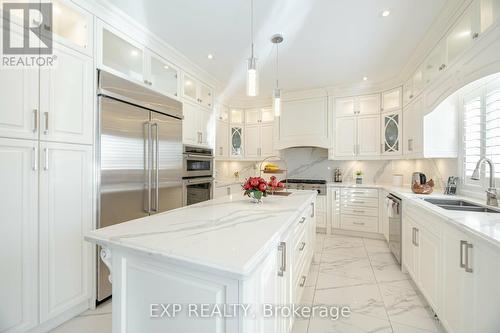 1 Battersea Crescent, Toronto, ON - Indoor Photo Showing Kitchen With Double Sink With Upgraded Kitchen