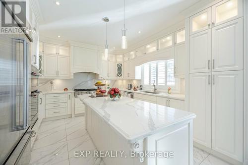 1 Battersea Crescent, Toronto, ON - Indoor Photo Showing Kitchen With Upgraded Kitchen