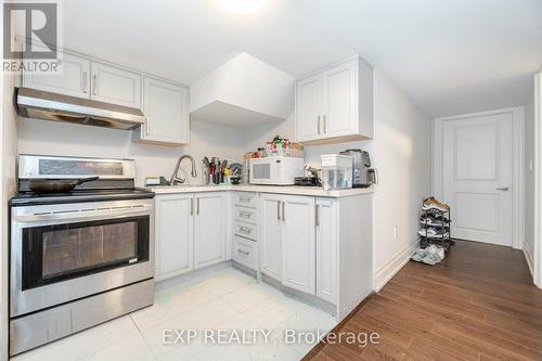 1 Battersea Crescent, Toronto, ON - Indoor Photo Showing Kitchen