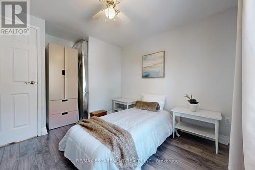 1242 Consort Crescent, Burlington, ON - Indoor Photo Showing Bedroom