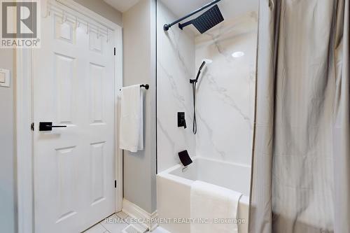 1242 Consort Crescent, Burlington, ON - Indoor Photo Showing Bathroom