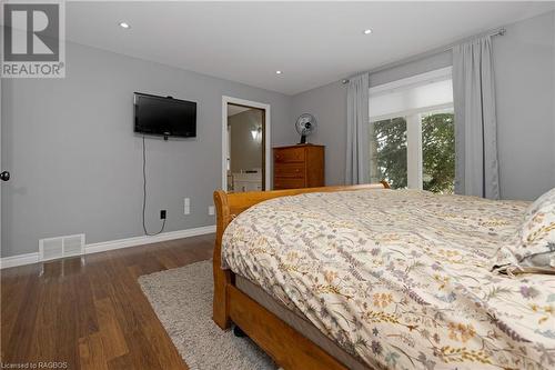 101 Arnott Lane, Chatsworth, ON - Indoor Photo Showing Bedroom