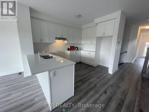 185 Lormont Boulevard, Hamilton, ON - Indoor Photo Showing Kitchen With Double Sink