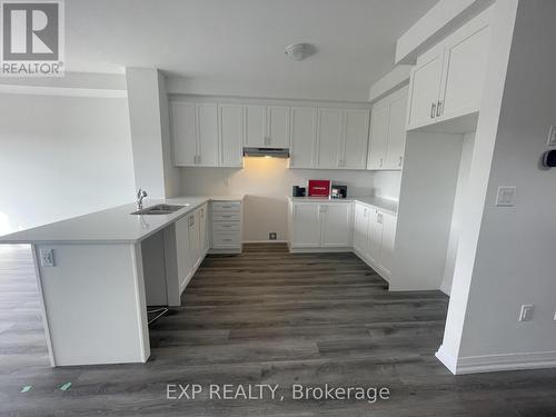 185 Lormont Boulevard, Hamilton, ON - Indoor Photo Showing Kitchen With Double Sink