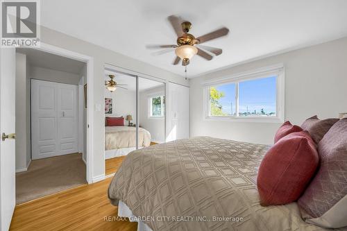 11 Centennial Drive, Grimsby, ON - Indoor Photo Showing Bedroom