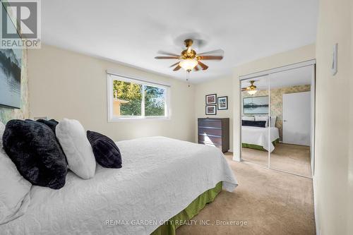 11 Centennial Drive, Grimsby, ON - Indoor Photo Showing Bedroom