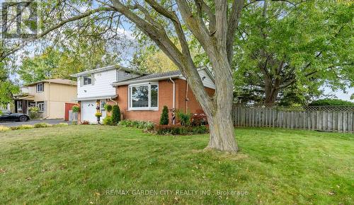 11 Centennial Drive, Grimsby, ON - Outdoor