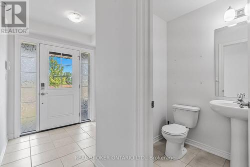 556 Julia Drive, Welland, ON - Indoor Photo Showing Bathroom