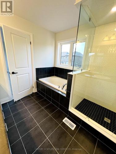 821 Knights Lane, Woodstock, ON - Indoor Photo Showing Bathroom