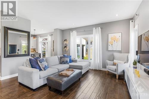 157 Dorina Sarazin Crescent, Clarence-Rockland, ON - Indoor Photo Showing Living Room