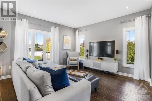 157 Dorina Sarazin Crescent, Clarence-Rockland, ON - Indoor Photo Showing Living Room