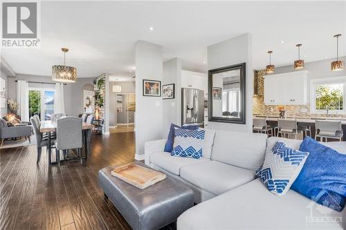 157 Dorina Sarazin Crescent, Clarence-Rockland, ON - Indoor Photo Showing Living Room