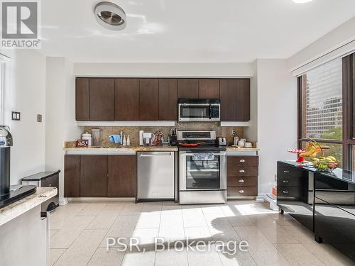 602 - 164 Cumberland Street, Toronto, ON - Indoor Photo Showing Kitchen