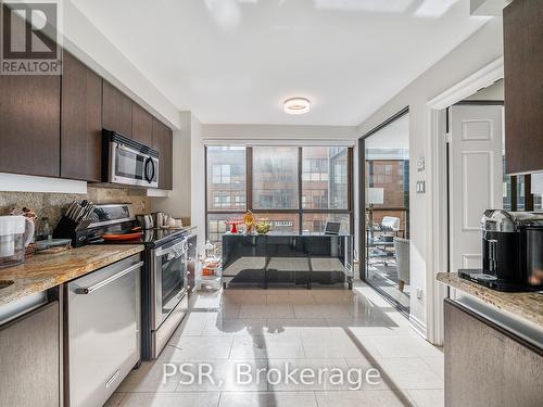 602 - 164 Cumberland Street, Toronto, ON - Indoor Photo Showing Kitchen