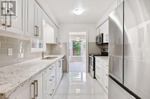 28 White Boulevard, Vaughan, ON - Indoor Photo Showing Kitchen With Double Sink With Upgraded Kitchen