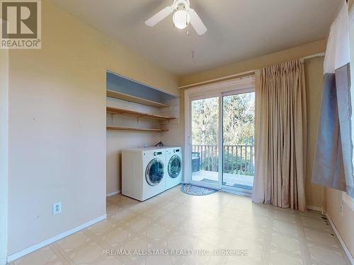 40 Riverglen Drive, Georgina, ON - Indoor Photo Showing Laundry Room