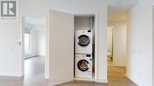 5005 - 950 Portage Parkway, Vaughan, ON - Indoor Photo Showing Laundry Room