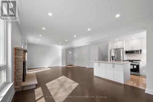 Mn & Bs - 194 Romfield Circuit, Markham, ON - Indoor Photo Showing Kitchen With Stainless Steel Kitchen With Upgraded Kitchen