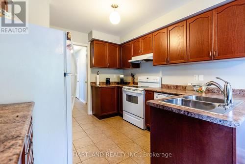 1236 Fox Hill Street, Innisfil, ON - Indoor Photo Showing Kitchen With Double Sink