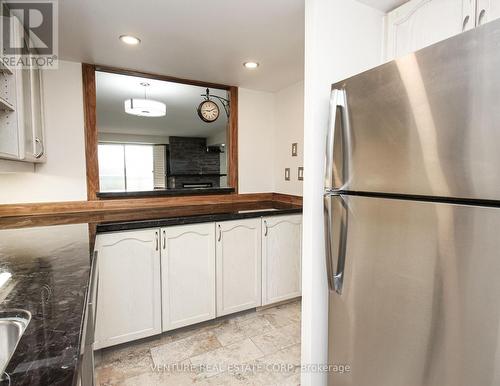 312 - 121 Woodbridge Avenue, Vaughan, ON - Indoor Photo Showing Kitchen