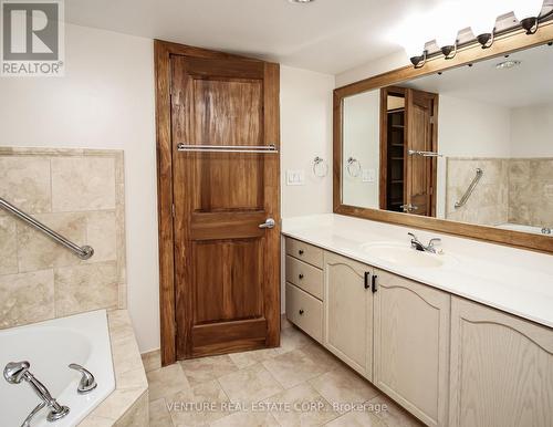 312 - 121 Woodbridge Avenue, Vaughan, ON - Indoor Photo Showing Bathroom