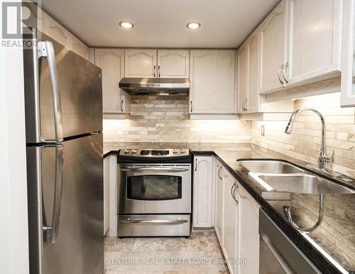 312 - 121 Woodbridge Avenue, Vaughan, ON - Indoor Photo Showing Kitchen With Stainless Steel Kitchen With Double Sink With Upgraded Kitchen