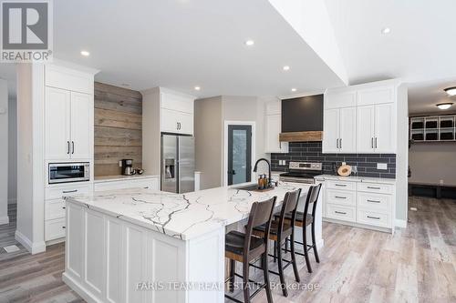 151 Mount Saint Louis Road E, Oro-Medonte, ON - Indoor Photo Showing Kitchen With Upgraded Kitchen