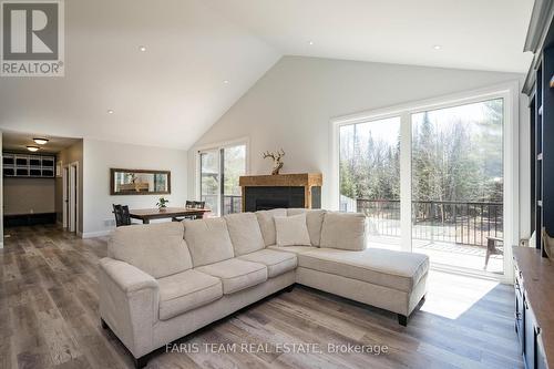 151 Mount Saint Louis Road E, Oro-Medonte, ON - Indoor Photo Showing Living Room With Fireplace