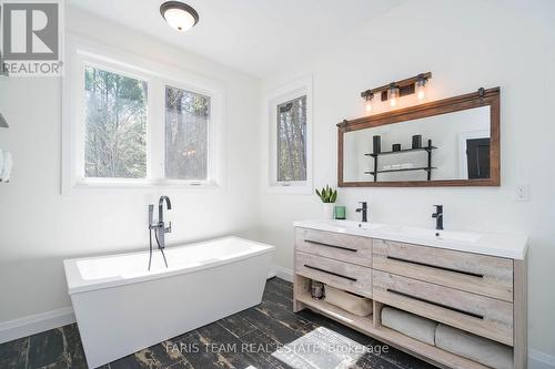 151 Mount Saint Louis Road E, Oro-Medonte, ON - Indoor Photo Showing Bathroom