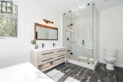 151 Mount Saint Louis Road E, Oro-Medonte, ON - Indoor Photo Showing Bathroom