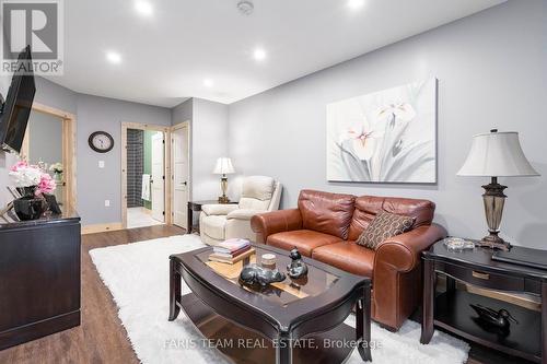 151 Mount Saint Louis Road E, Oro-Medonte, ON - Indoor Photo Showing Living Room