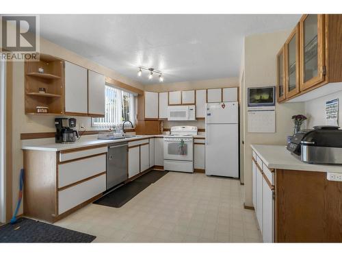 1160 Mica Avenue, Prince George, BC - Indoor Photo Showing Kitchen