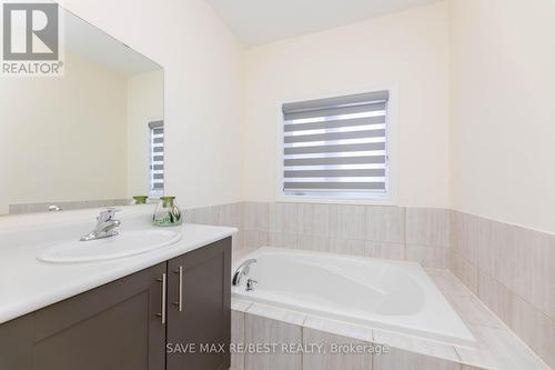 88 Truro Circle, Brampton, ON - Indoor Photo Showing Bathroom