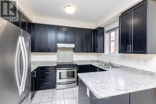 88 Truro Circle, Brampton, ON - Indoor Photo Showing Kitchen With Stainless Steel Kitchen With Double Sink With Upgraded Kitchen