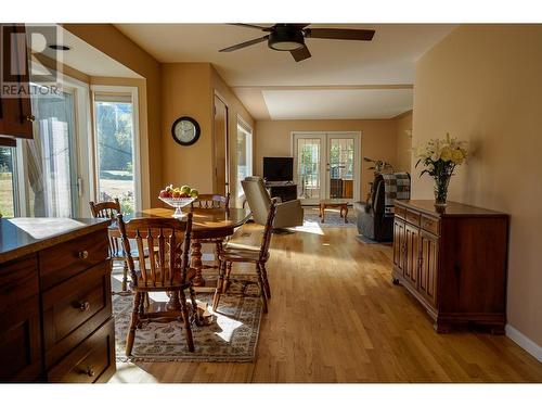 2697 Shoreacres  Road, Castlegar, BC - Indoor Photo Showing Other Room