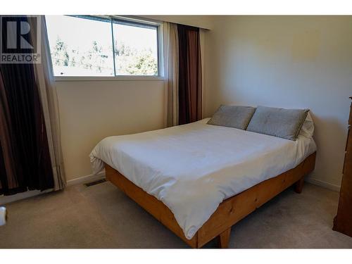 2697 Shoreacres  Road, Castlegar, BC - Indoor Photo Showing Bedroom