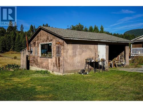 2697 Shoreacres  Road, Castlegar, BC - Outdoor