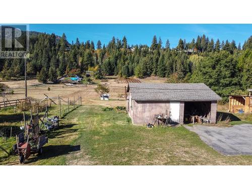 2697 Shoreacres  Road, Castlegar, BC - Outdoor