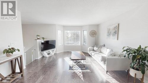 8404 85 Avenue, Fort St. John, BC - Indoor Photo Showing Living Room