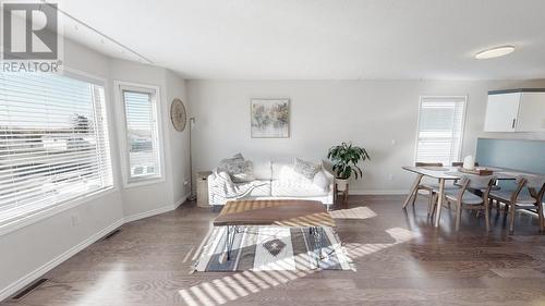 8404 85 Avenue, Fort St. John, BC - Indoor Photo Showing Living Room