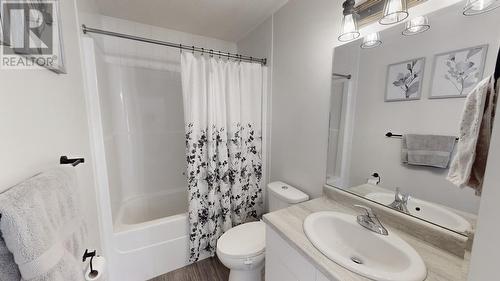 8404 85 Avenue, Fort St. John, BC - Indoor Photo Showing Bathroom