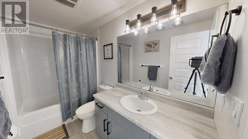 8404 85 Avenue, Fort St. John, BC - Indoor Photo Showing Bathroom