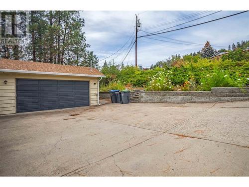 1161 Gregory Road, Kelowna, BC - Outdoor