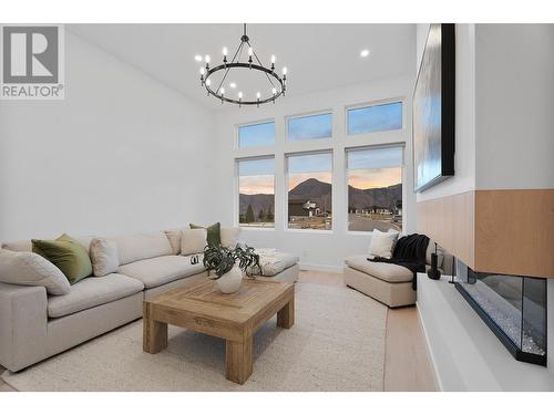 2141 Galore Crescent, Kamloops, BC - Indoor Photo Showing Living Room