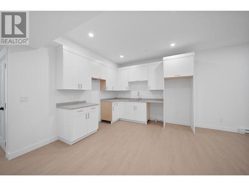 2141 Galore Crescent, Kamloops, BC - Indoor Photo Showing Kitchen