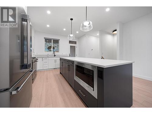 2141 Galore Crescent, Kamloops, BC - Indoor Photo Showing Kitchen With Upgraded Kitchen