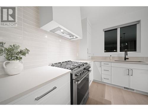 2141 Galore Crescent, Kamloops, BC - Indoor Photo Showing Kitchen