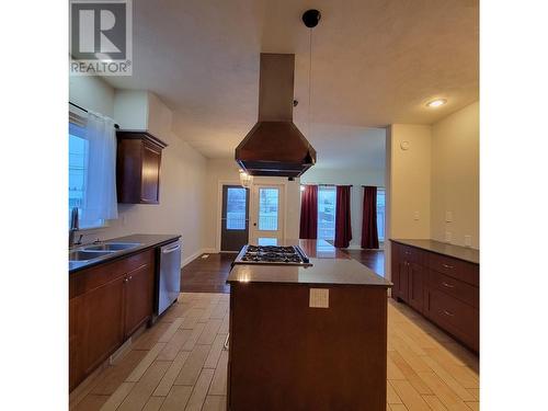 1041 117 Avenue, Dawson Creek, BC - Indoor Photo Showing Kitchen With Double Sink